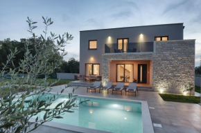 Holiday house with a swimming pool Loborika, Pula - 22776